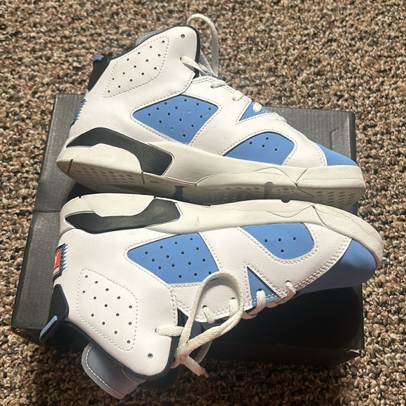 Jordan 6s UNC - Picture 3 of 7